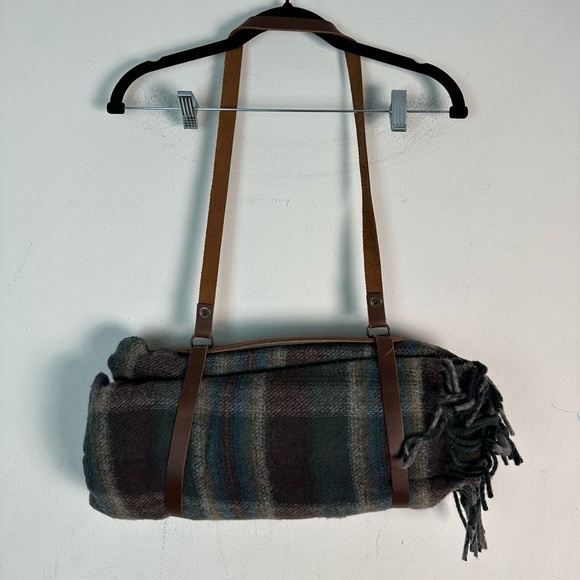 NWT Pendleton Highland Motor Robe Gray Plaid Wool (Buzzmedia) Blanket 52x66 - Picture 1 of 7